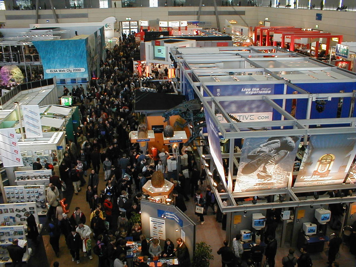 Presentation of Smartstore 2000 Express at CeBIT 2000