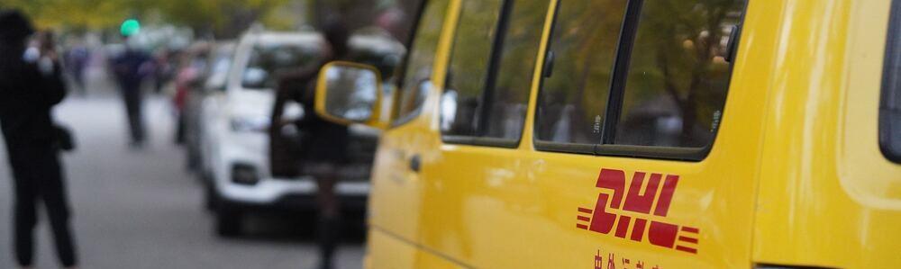 Wie Onlineshops ihre Kundschaft auf kostenpflichtigen Versand vorbereiten können